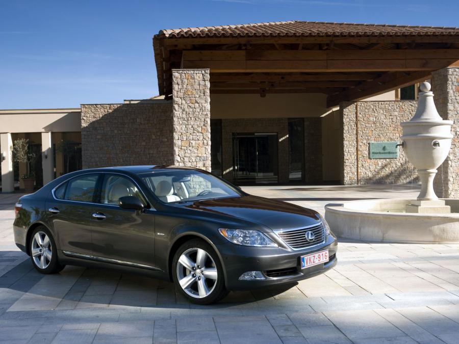  Lexus LS460 2006 года  (EU) (фото 10 из 16)